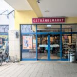REWE Uwe Zschorn oHG, Eingang zum Getränkemarkt, am 22. September 2025