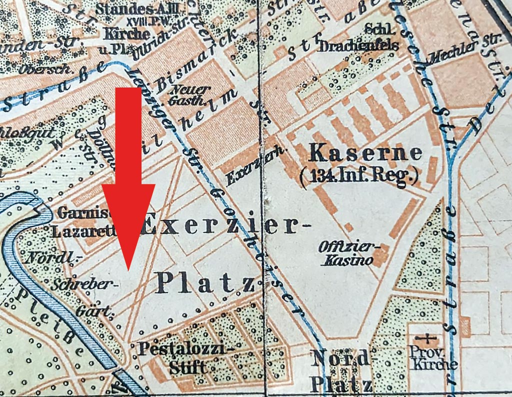 Der erste Spielplatz von „Lipsia“, der Leipziger Exerzierplatz an der Grenze zu Gohlis, westlich der Gohliser Straße (heute zwischen Springerstraße, Ehrensteinstraße und Kickerlingsberg), Stadtplanausschnitt 1897