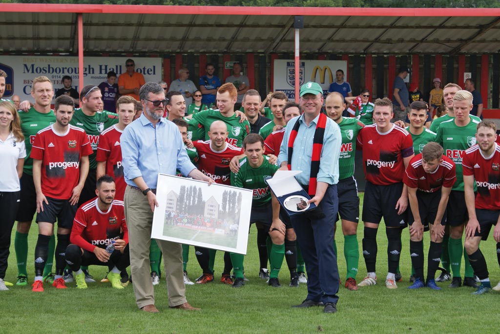 Die Akteure vom Sheffi eld FC und SV Lipsia 93 Leipzig-Eutritzsch beim Rückspiel in Sheffield (6:3) am 3. August 2019 (Foto: Julia Wurzel)