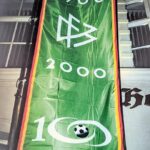 Das Banner des DFB am 28. Januar 2000 am Gründungsort, Büttnerstraße 10 („Mariengarten“) 