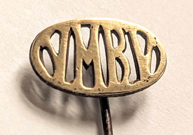 Die Ehrennadel des „Verbandes Mitteldeutscher Ballspiel-Vereine“ (VMBV), in dem Lipsia Eutritzsch Mitglied war, wurde in Anerkennung hervorragender Verdienste um die Förderung der Leibesübungen verliehen (hier von 1930)