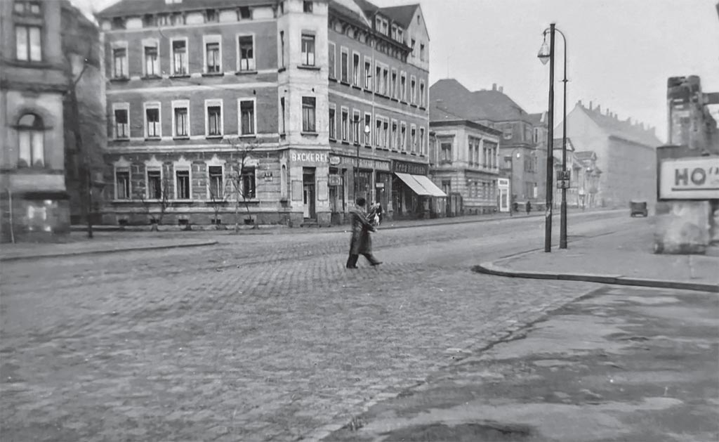 Die Delitzscher Straße, Ecke der Wilhelminenstraße (rechts), um 1949 Foto: Hans Ilgner, Waiblingen